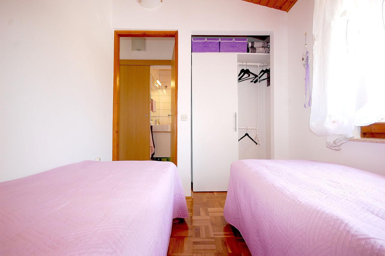Apartment Bedenikovic By El-Pi Tours Malinska Exteriör bild